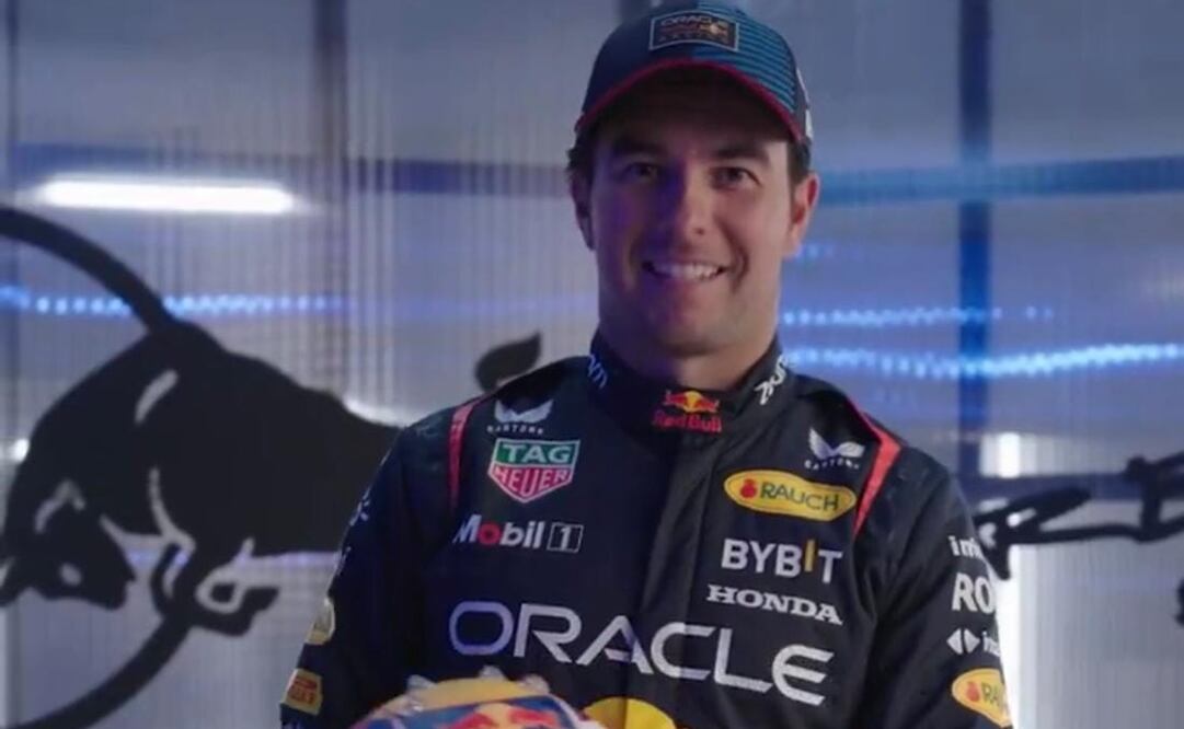Checo Pérez presenta su casco para la temporada 2024 - Foto: @redbullracing en X