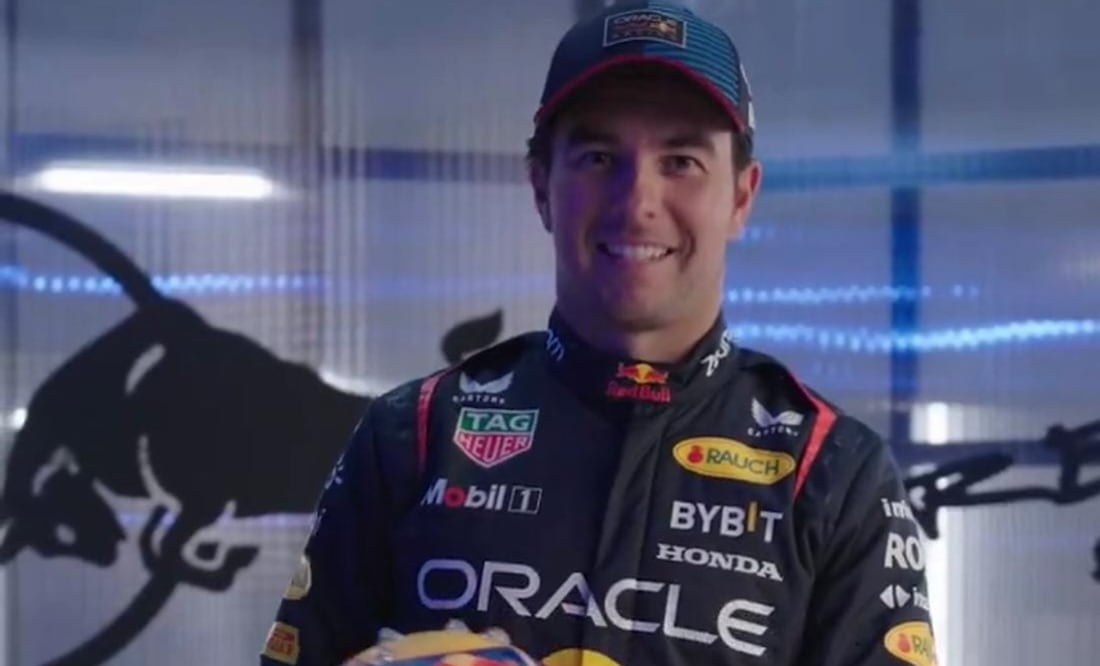 Checo Pérez presenta su casco para la temporada 2024 - Foto: @redbullracing en X