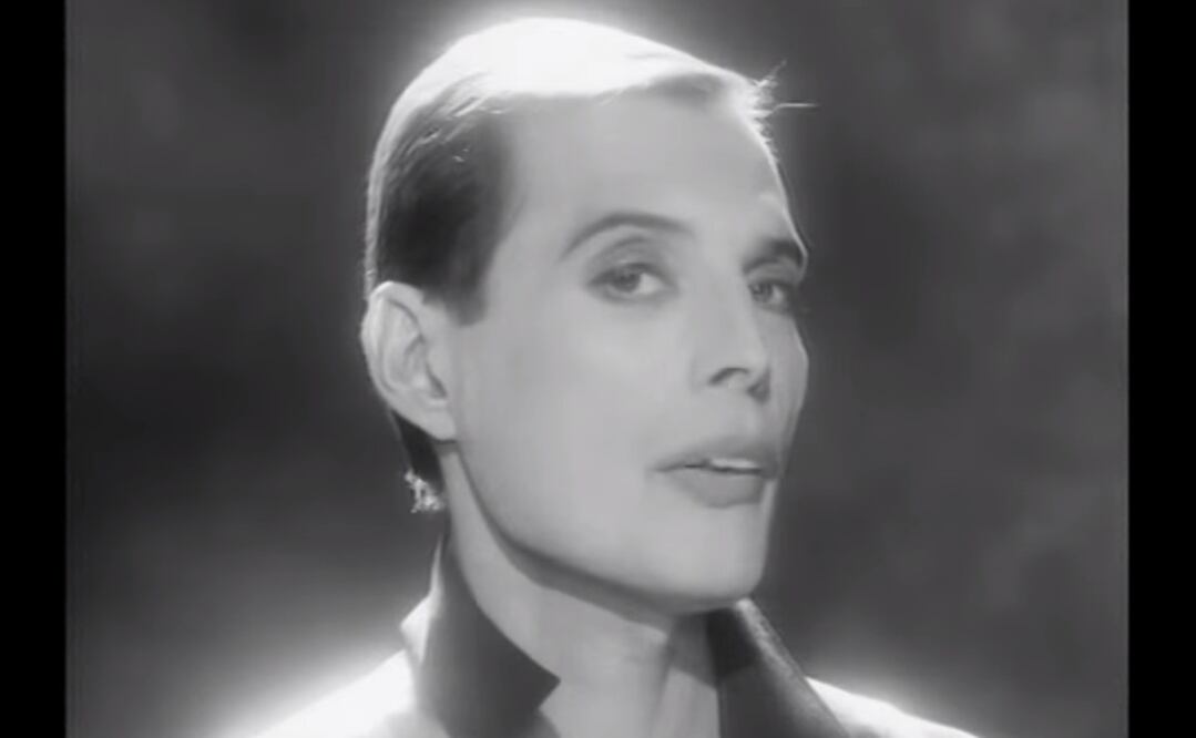 Queen video "These Are the Days of Our Lives" en YouTube