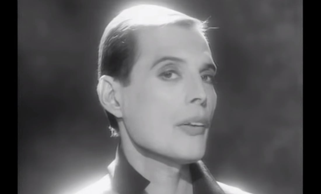 Queen video "These Are the Days of Our Lives" en YouTube