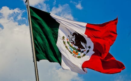 Bandera de México: 8 diseños que narran la historia de nuestro país