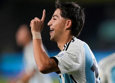 Conoce a Valentino, el joven futbolista que fue convocado por Alex de la Iglesia para hacer de "doble" de Messi y cumplió su sueño de jugar en primera