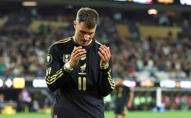 Santiago Giménez tuvo dos jugadas claras de gol, pero no concretó ninguna e el debut en Copa Oro. Foto: Imago7