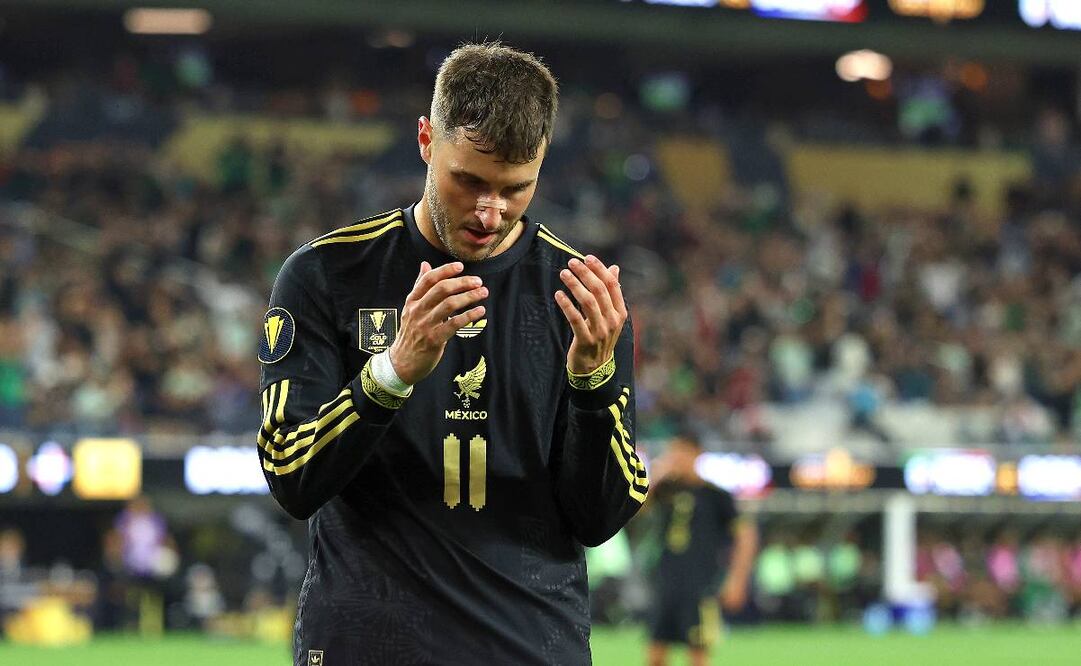 Santiago Giménez tuvo dos jugadas claras de gol, pero no concretó ninguna e el debut en Copa Oro. Foto: Imago7