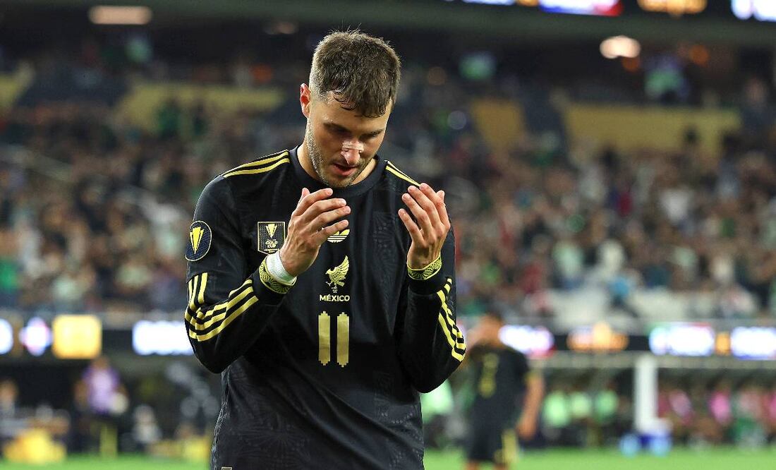 Santiago Giménez tuvo dos jugadas claras de gol, pero no concretó ninguna e el debut en Copa Oro. Foto: Imago7