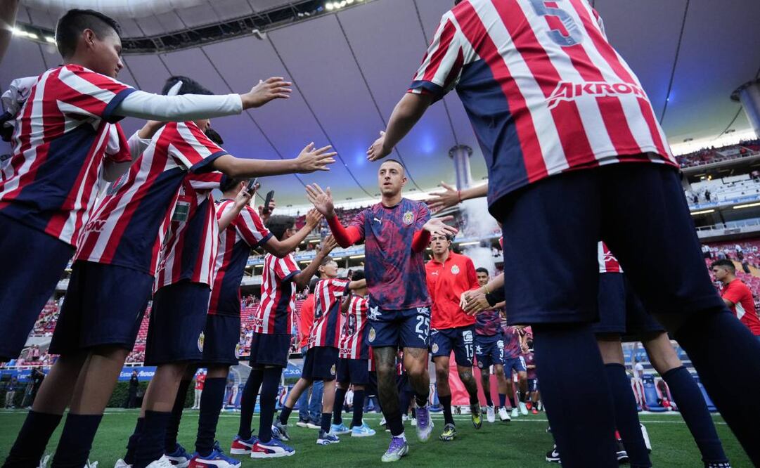 Los aficionados de Chivas están preocupados por el Piojo Alvarado. Foto: Imago7