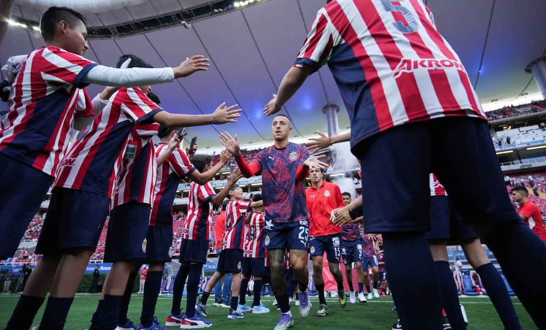 Los aficionados de Chivas están preocupados por el Piojo Alvarado. Foto: Imago7
