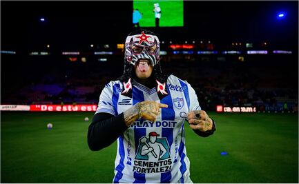 Penta se roba los reflectores; aparece en el partido de Pachuca contra Cruz Azul