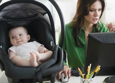¿Ser madre o ser profesionista? El mundo de la mujer actual