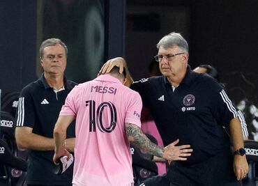 Lionel Messi y Gerardo Martino, abucheados por la afición de Monterrey