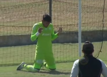 Portero de Tigres recibe noticia del fallecimiento de su padre y decide seguir jugando