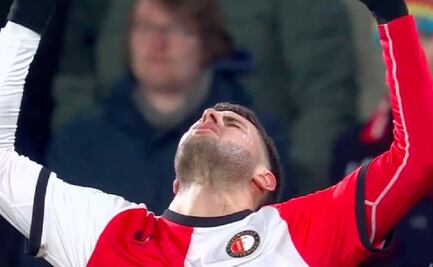 Santiago Giménez metió tres goles con el Feyenoord en apenas 45 minutos