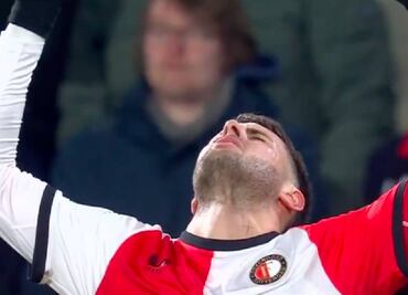Santiago Giménez metió tres goles con el Feyenoord en apenas 45 minutos