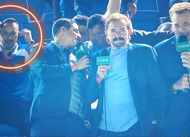 David Faitelson confirmó que aficionados de la transmisión de TUDN desde la tribuna eran falsos