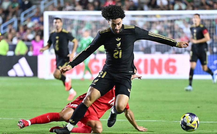 Chino Huerta será baja por varias semanas por una lesión. Foto: Imago7