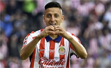 Roberto Alvarado tendría ofertas para dejar Chivas y jugar en Rusia