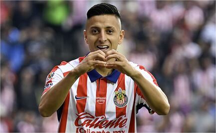 Roberto Alvarado tendría ofertas para dejar Chivas y jugar en Rusia