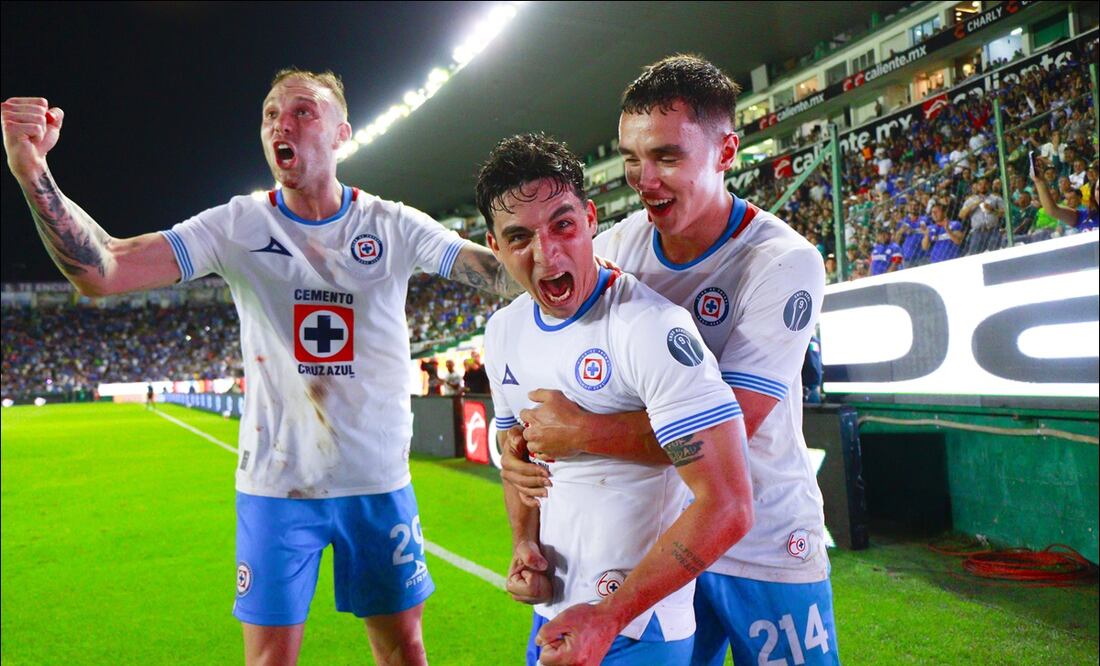 Lorenzo Faravelli festeja un gol durante el partido entre León y Cruz Azul. FOTO: Imago7