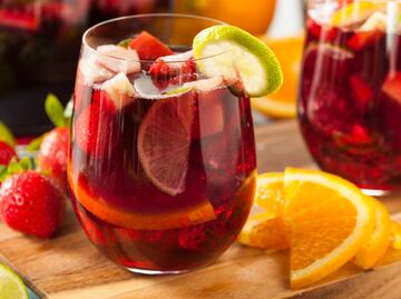 Tres recetas de cócteles con vino que harán tu Navidad mágica