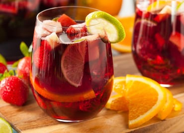 Tres recetas de cócteles con vino que harán tu Navidad mágica