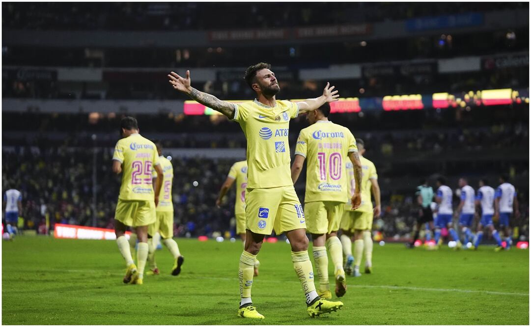 Miguel Layún celebrando en el Estadio Azteca / FOTO: Imago7