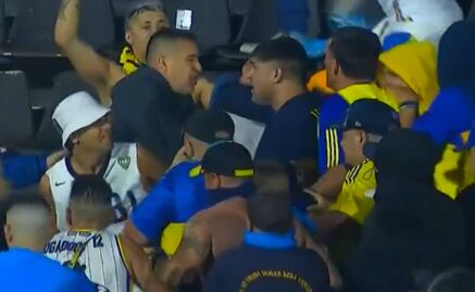 Juan Román Riquelme ayuda a detener disturbios durante juego del Boca Juniors