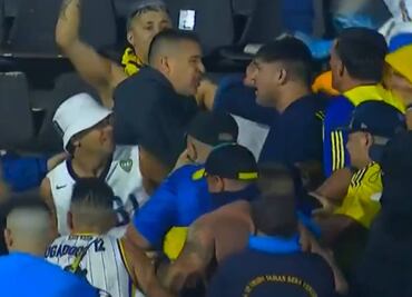 Juan Román Riquelme ayuda a detener disturbios durante juego del Boca Juniors