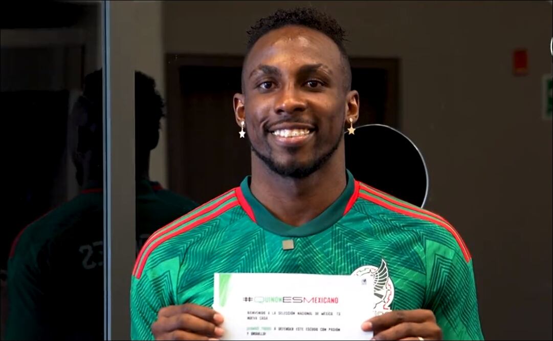 Julián Quiñones con el jersey de la Selección Mexicana - Foto: Especial