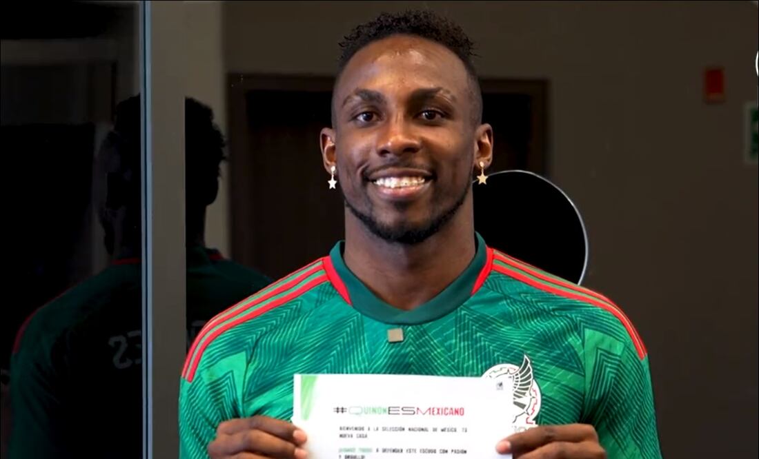 Julián Quiñones con el jersey de la Selección Mexicana - Foto: Especial