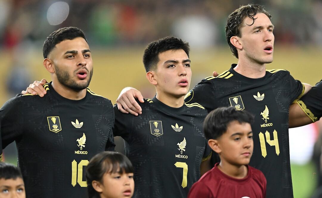 Gilberto Mora junto a Marcel Ruiz y Alexis Vega Foto: Imago7