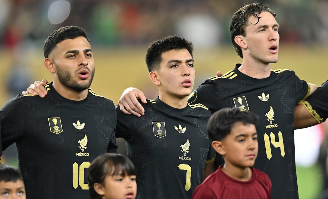 Gilberto Mora junto a Marcel Ruiz y Alexis Vega Foto: Imago7