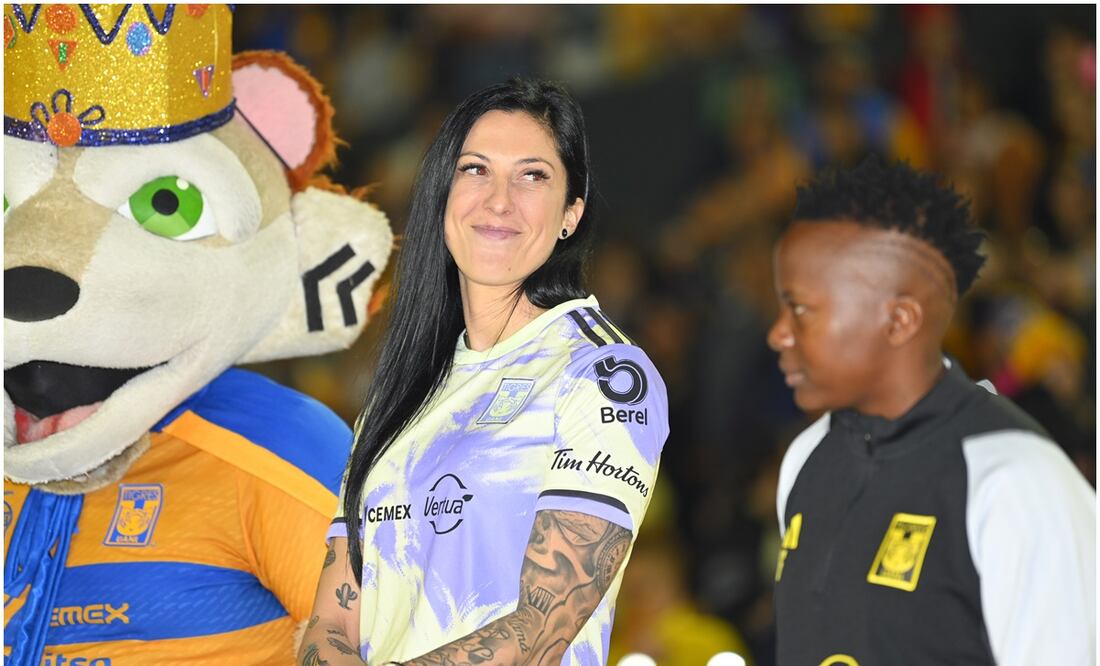 Jenni Hermoso fue presentada en el Volcán como jugadora de Tigres Femenil - Imago7