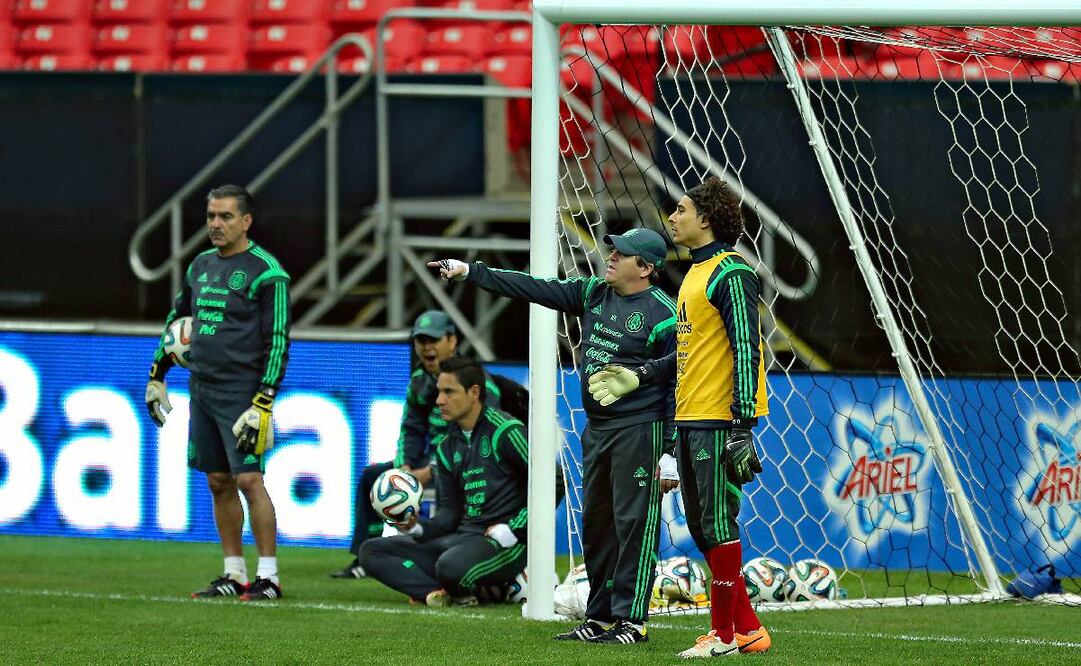 El Piojo Herrera no quería que Memo Ochoa fuera su portero en la Selección Mexicana. Foto: Imago7