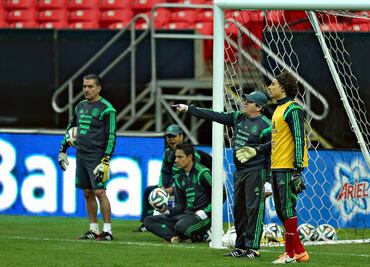 Piojo Herrera reveló que quería cepillar a Guillermo Ochoa en el Mundial de Brasil 2014