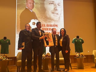 José Ramón Fernández augura el futuro del Tri en el Mundial 2026 y presenta su libro 
