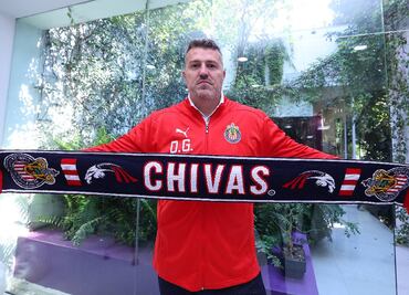 Óscar García Junyent ya firmó su contrato que lo convierte en nuevo técnico de Chivas