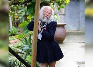 “Sailor Grandpa”, el ingeniero japonés que se viste de colegiala para ser libre