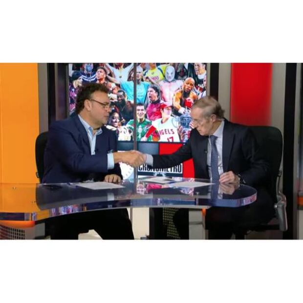 Hace un año, David Faitelson se despidió de José Ramón Fernández en ESPN. Foto: Especial