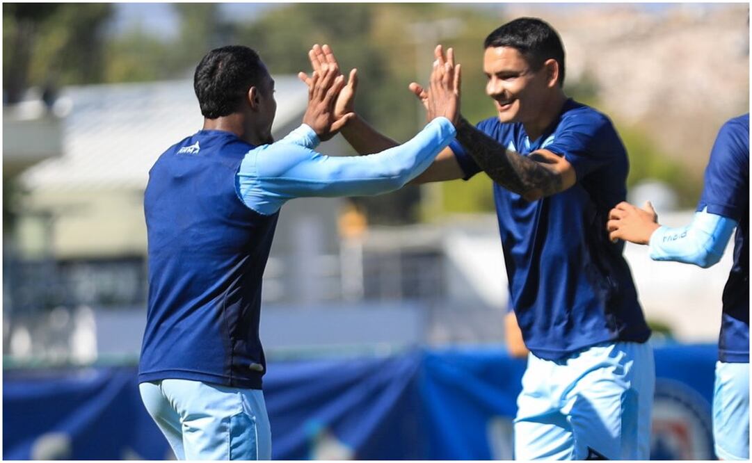 Toro Fernández celebrando durante amistoso de Cruz Azul - Imago7