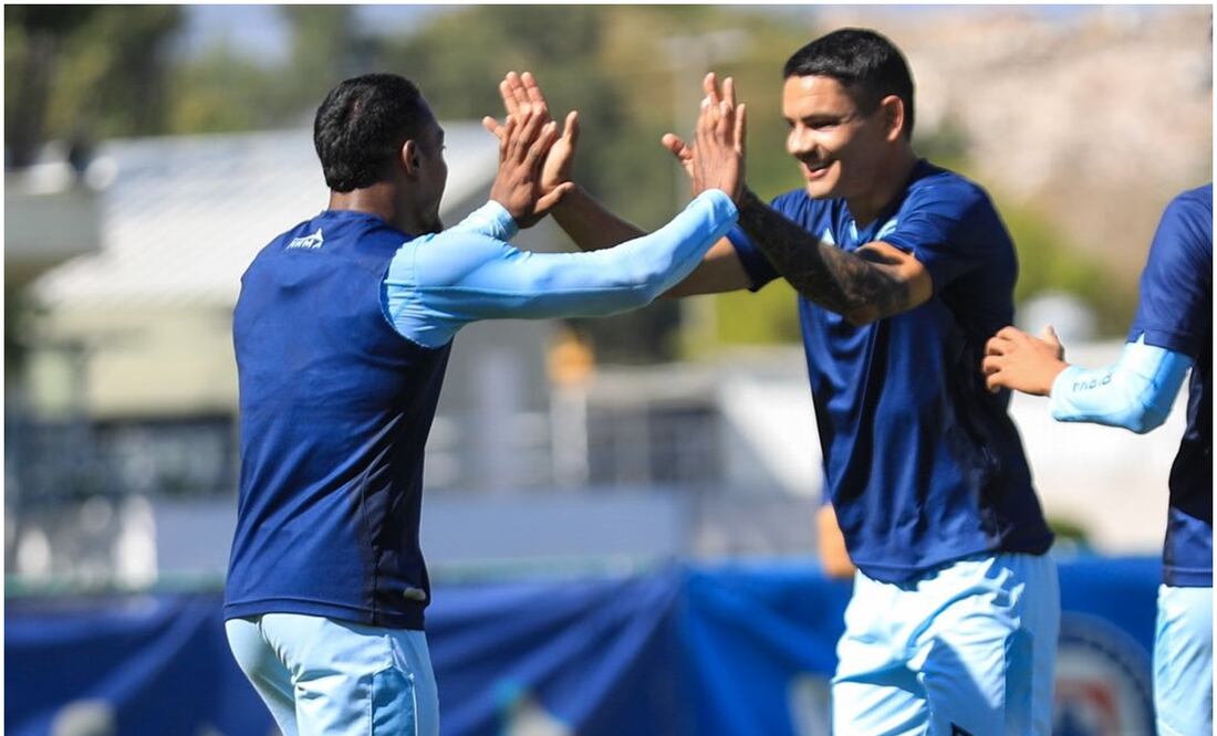 Toro Fernández celebrando durante amistoso de Cruz Azul - Imago7