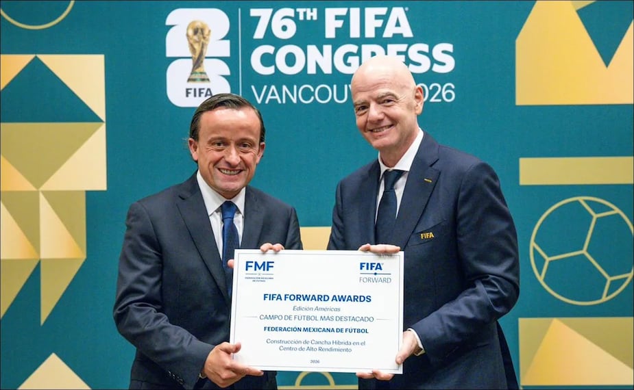 Mikel Arriola y Gianni Infantino Foto: FMF