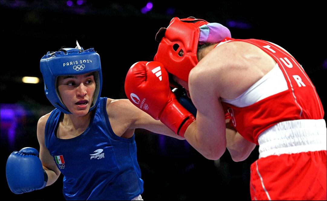 La mexicana Fátima Herrera, durante su combate ante la turca Buse Naz Cakiroglu. FOTO: AFP