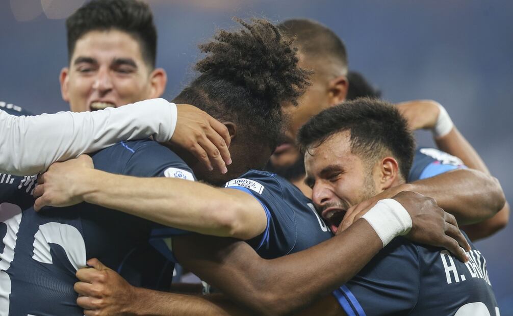Jugadores de los "Tuzos" de Pachuca en festejo, tras convertirse en semifinalistas de la Copa Intercontinental - Foto: AP