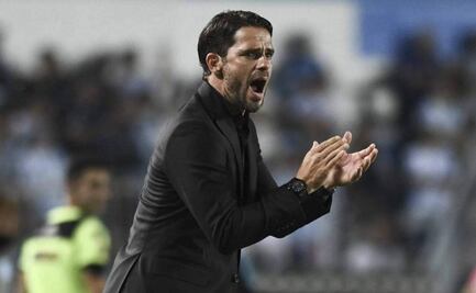 VIDEO: ¿Se acabaron las indisciplinas en Chivas? Así impone su autoridad Fernando Gago en el vestidor