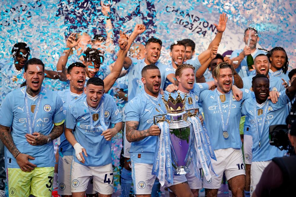 Manchester City en celebración por su título en la Premier League - Foto: AP