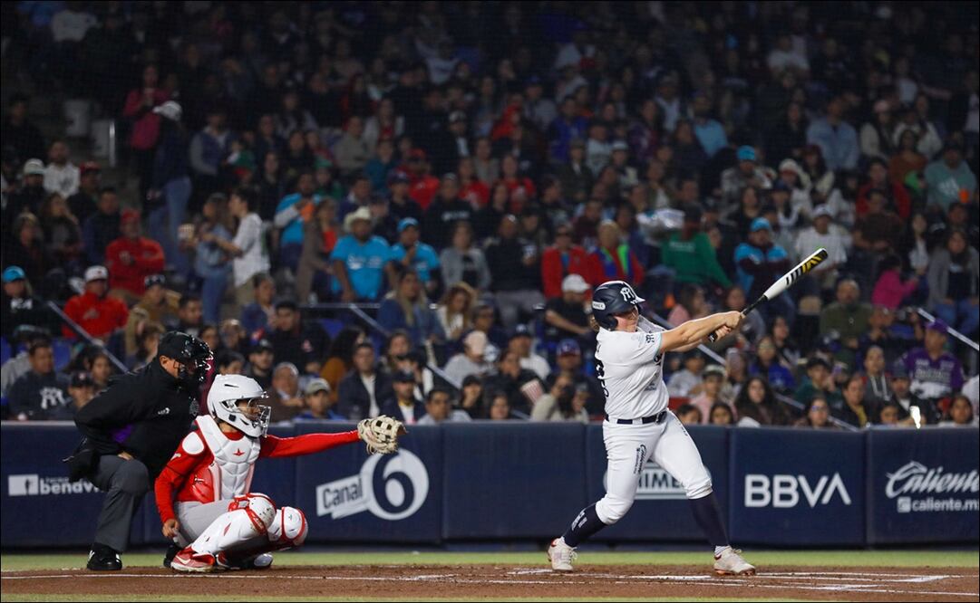 Sultanes Femenil rompió récord mundial de asistentes, en su debut, en la Liga Mexicana de Softbol / FOTO: @SultanesFemenil