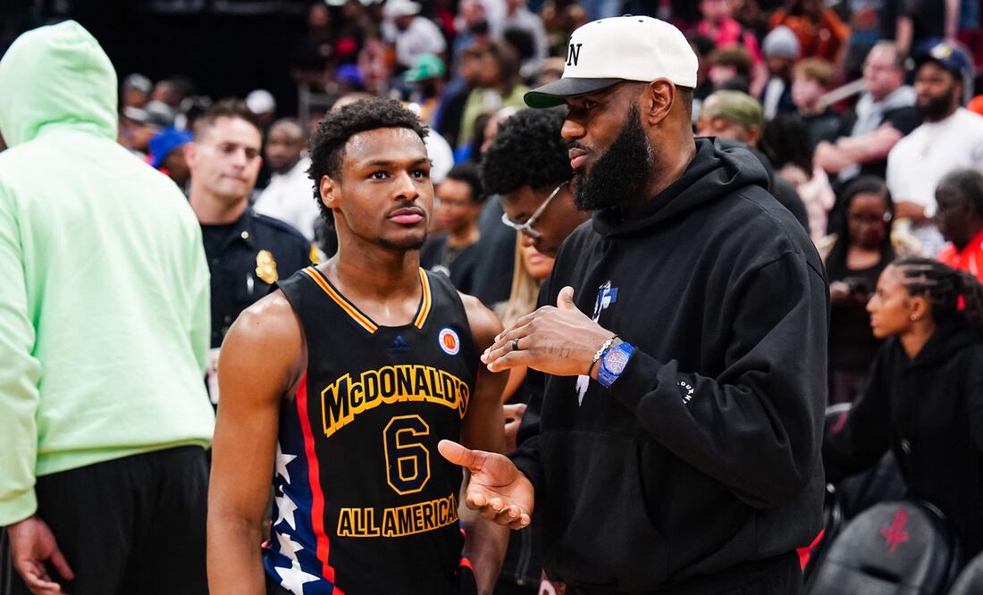 'Bronny' James y  LeBron James - Foto: AFP