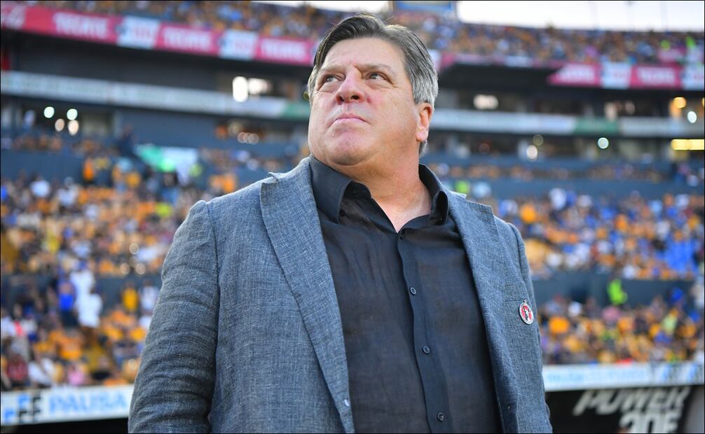 Miguel Herrera dirigiendo en un partido de la Liga MX - Foto: Imago7