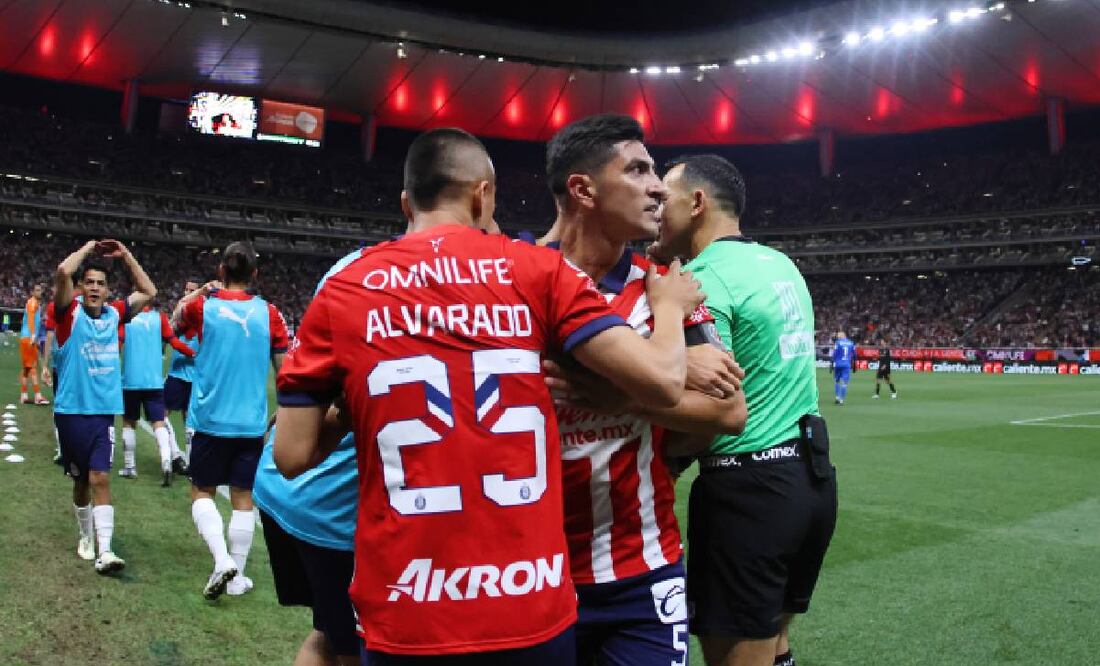 Pocho Guzmán festeja el gol que le dio la ventaja en la Liguilla sobre el Toluca. Foto: Imago7