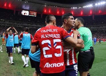 Pocho Guzmán le dio la victoria a las Chivas sobre el Toluca con un auténtico golazo